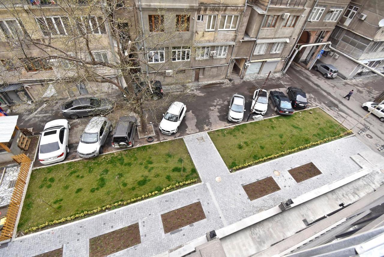 Home4You Apartments On Koghbatsi Jereván Kültér fotó